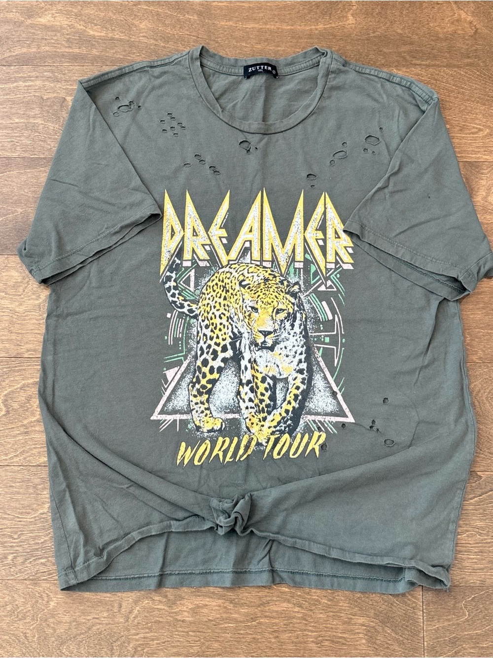 Zutter Tops - Dreamer Leopard Graphic Tee, S